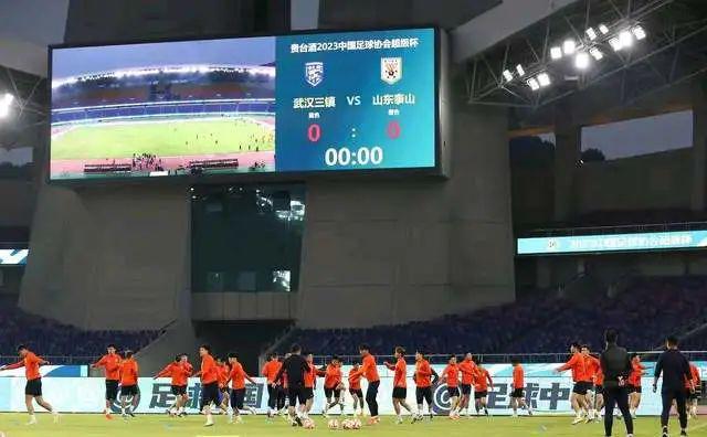 国足应以采用年轻阵容主打防守反击 中超开赛将提升年轻球员实力