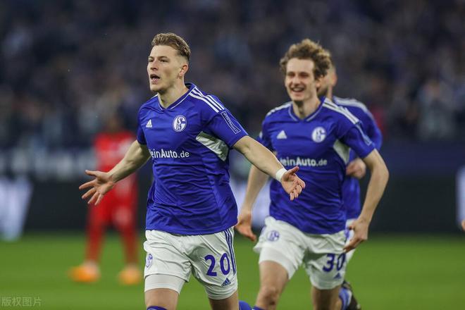 （德甲五分钟进五球）刺激，5-2倒数第一踢疯了，横扫德甲2冠王，一夜追到差保级区2分