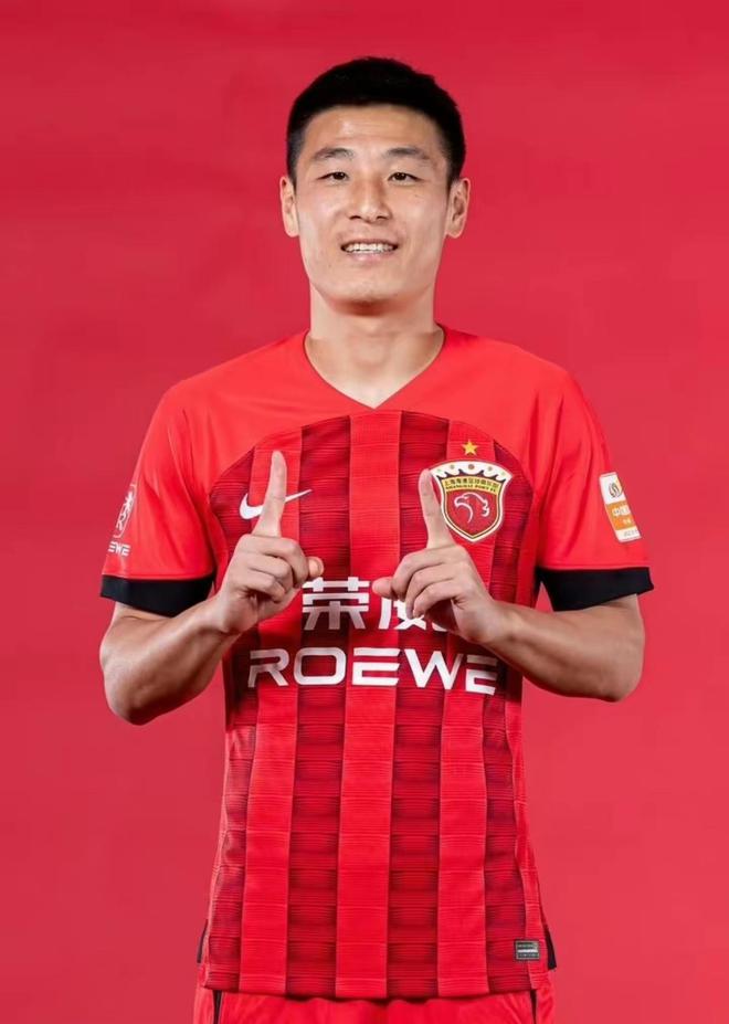 武磊新赛季定妆照出炉!32岁再战中超,武磊的单刀技术还需要加强