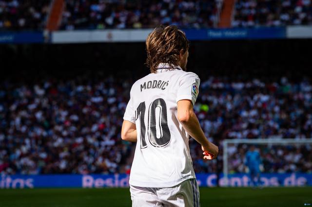 （莫德里奇皇马签约）斯基拉：37岁莫德里奇和皇马续约至2024年已敲定