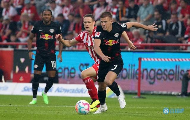 罗马诺:奥尔莫希望在续约合同中加入解约条款,球员首选巴塞罗那