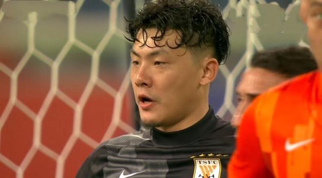 （山东泰山队王大雷）王大雷复出，泰山队组全新首发11人，4外援+2新援领衔归化当核心