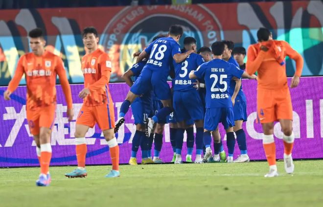 先斩山东泰山,又逢上海海港!武汉三镇接连大考,武磊展望比赛