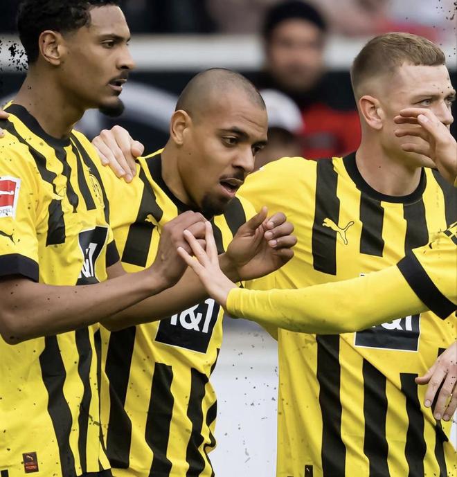 多特又掉链子！半场多打1人被连追2球，遭读秒绝平，无缘追平拜仁