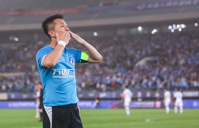 （中超2021第二阶段规则）2-1 中超首球诞生 开场7分钟闪击 37岁老将3分钟梅开二度闪耀全场