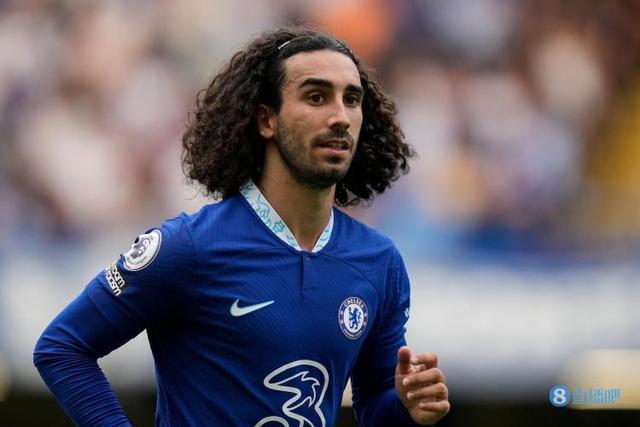 （库库雷利亚身价）库库雷利亚热身时遭布莱顿球迷嘲讽：真是浪费钱！