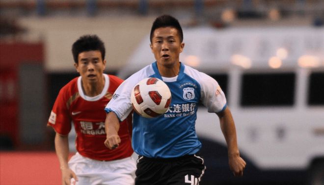 （中超新人）中超新赛季第一个进球诞生！闫相闯3分钟双响炮，37岁宝刀不老