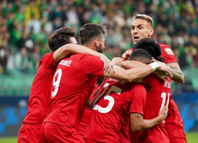 （张稀哲中超首秀）1-1！点球改变战局，张稀哲立功，中超夺冠热门丢掉2分