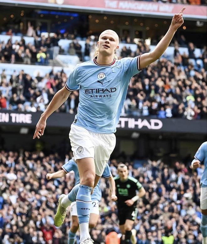 （哈兰德和大罗）效超巅峰大罗+比肩梅西！哈兰德创5神迹，半场双响后被换获8.1分