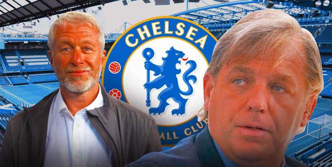 切尔西球迷在二楼愤怒抗议：美国老板一脸懵，他比阿布差远了！