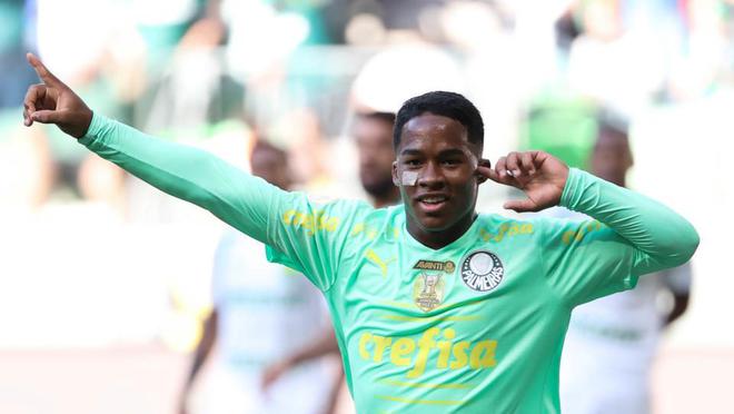 (皇马现役9号)皇马16岁天才急速成长!改穿9号迎联赛首球,未来接班本泽马