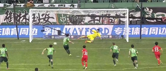 (中超揭幕战,国安1比1战平梅州客家球队)中超揭幕战,国安1比1战平梅州客家
