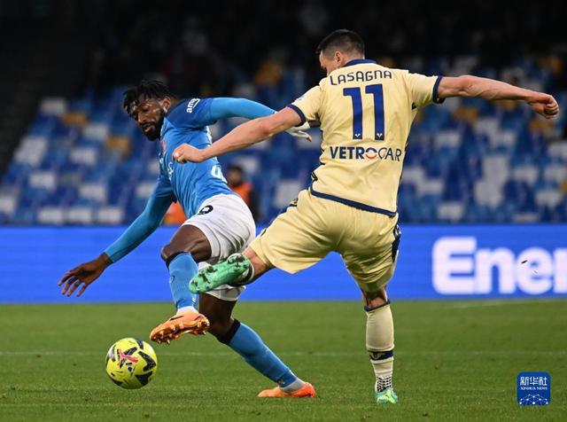 (那不勒斯1-1维罗纳)意甲:那不勒斯平维罗纳