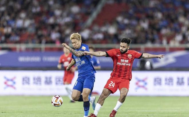 3脚击碎中超冠军!扬科维奇为国足1哥鼓掌,球迷:泰山队坐不住了