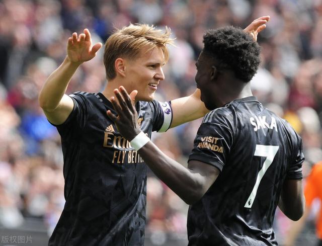 (英超-热苏斯梅开二度 曼城4-1夺21连胜 15分领跑)英超-热苏斯破门萨卡失点 阿森纳2-2西汉姆联 多赛一场领先曼城4分