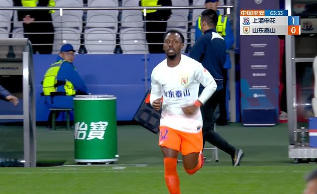 久违!30岁归化前锋费南多迎来泰山首秀,时隔两年再次踢正式比赛