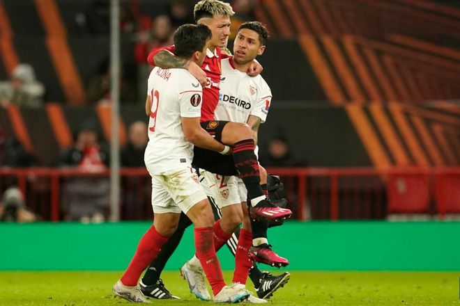 做梦也会笑醒！纽卡和热刺双双掉链，伤兵满营的曼联有望拉开差距