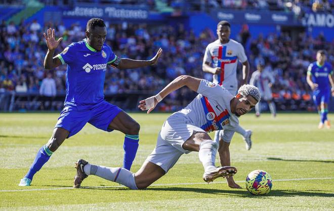 （西甲集锦皇马）刺激，0-0大冷门，两中门柱，西甲领头羊遭弱旅阻击，皇马笑了