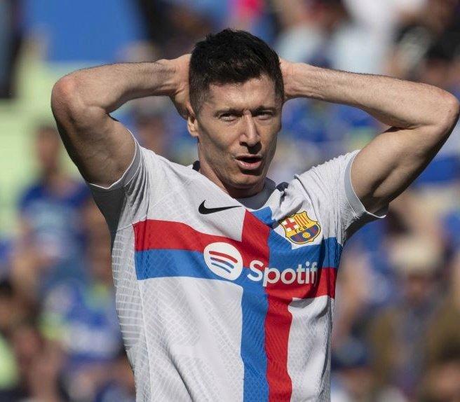 (巴萨3-3莱万特无缘西甲榜首)0-0爆冷!莱万拉胯,巴萨2次中柱,3场被零封,真该把梅西请回来