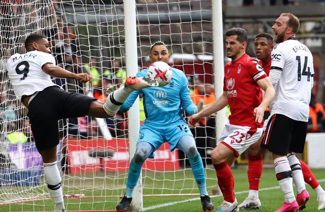 英超最新积分榜:曼联挺进前三,阿森纳2轮丢4分,榜首岌岌可危!