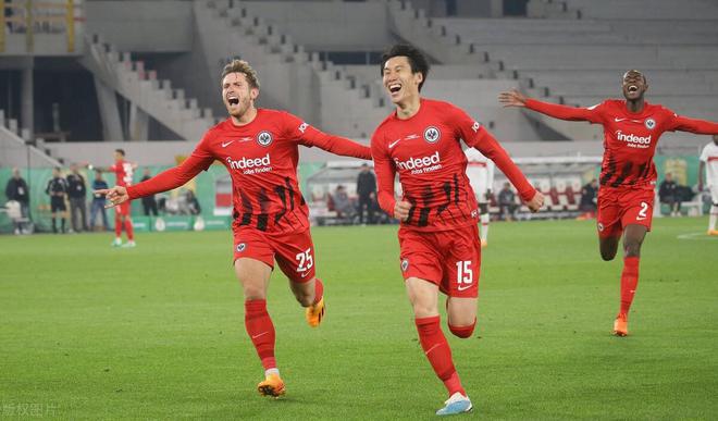 （德甲34轮拜仁）拜仁只能仰望！3-2德甲第9爆发，逆转德甲5冠王，昂首杀入决赛
