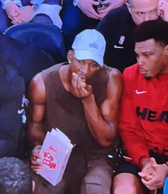 （尼克斯新秀巴雷特）尼克斯灭火1-1 巴特勒观战布伦森30分兰德尔25+12