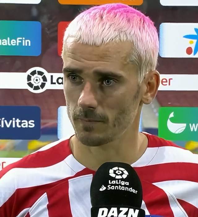 （漫长的7分钟!巴萨官方集锦告别梅西,红蓝球迷边看边哭）巴萨哭晕在厕所！1.2亿水货原地复活：12球13助攻，比肩梅西莱万