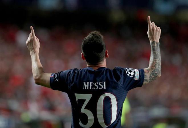 巴黎反目，巴萨难回！6亿欧合同招募梅西，沙特豪门试图抗衡C罗！