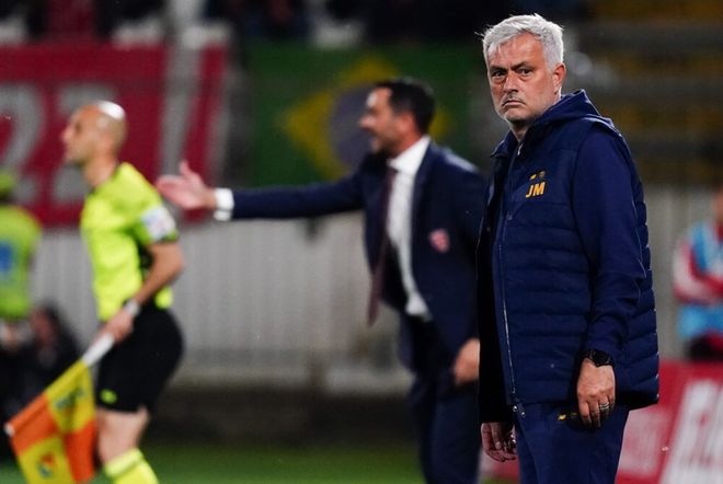 （穆里尼奥比赛）3场不胜，狂丢7分，穆里尼奥吐槽裁判，一针见血说出丢分原因