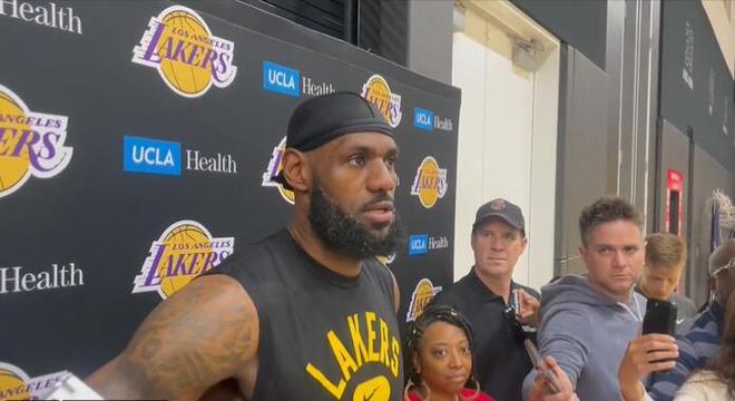 （勒布朗队vs库里队）勒布朗:对库里只有最高尊重 我们都已经功成名就