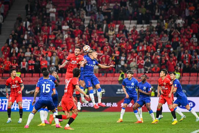 中超最新积分榜：上海双雄霸榜，黑马狂飙，三镇苏醒，泰山回暖