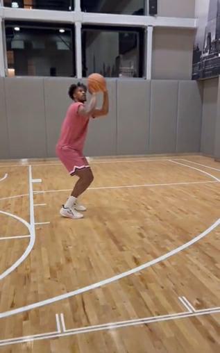 （巴特勒在哪）巴特勒深夜在纽约找场地训练 这职业精神没谁了