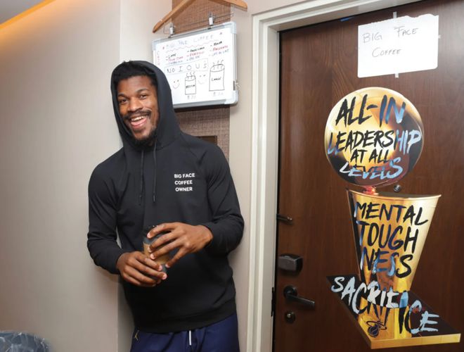 56分9板还不够？那就再来一场！你可以不相信科学，但你要信吉米-巴特勒！