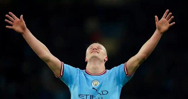 3比0！曼城再次力压阿森纳重返榜首，哈兰德35球打破英超进球纪录