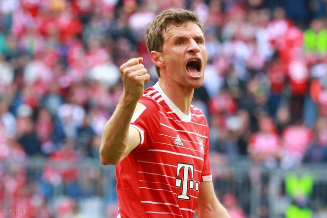 （2020～2021德甲积分榜）德甲最新积分战报 拜仁收下多特大礼回榜首 狼堡连胜紧追药厂