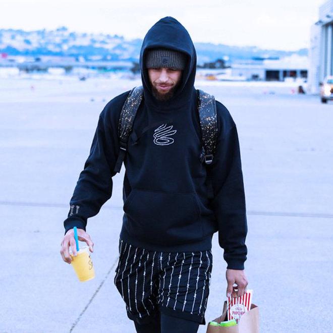 （库里为勇士赚了多少钱）库里为勇士贡献多少价值?光季后赛就至少多赚7.5亿