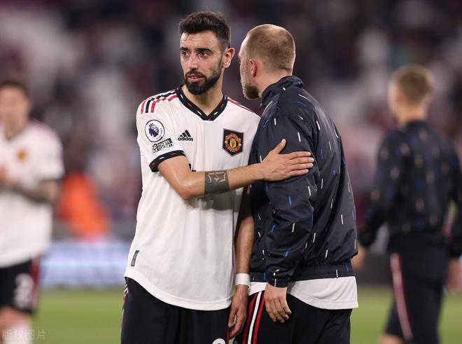 （英超 曼联利物浦）刺激，0-1大冷门，曼联倒下，遭英超第15掀翻，利物浦笑了