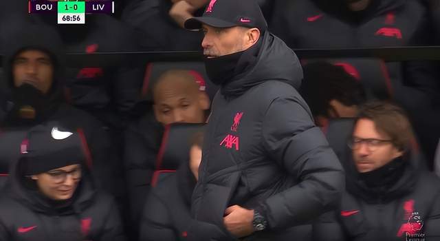 (英超曼联对利物浦最新消息)0-1!0-2!英超争四大变天:曼联这次真的慌了,被利物浦连追8分