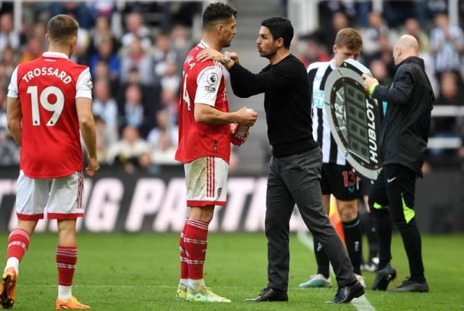 （英超积分榜:切尔西榜首 曼联第五）英超最新积分榜：阿森纳客场完胜紧追曼城，曼联2连败仍居前四