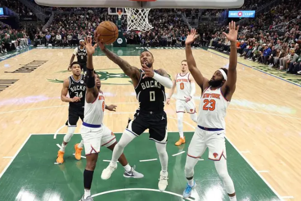 雄鹿主场遗憾败给尼克斯