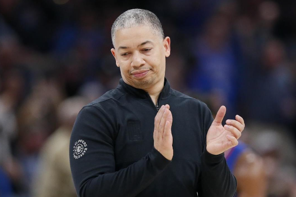 快船队的主教练是谁?