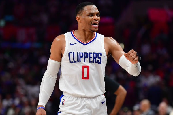 快船上半场领先33分碾压太阳