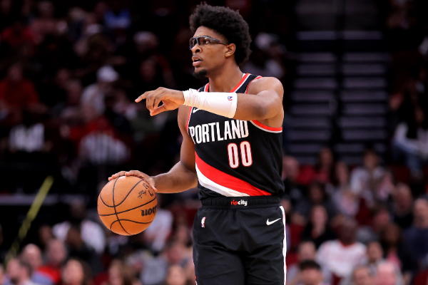 开拓者新秀亨德森火力全开半场领先鹈鹕