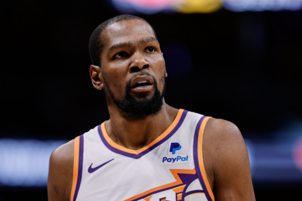 杜兰特手感低迷带领太阳半场大比分落后快船