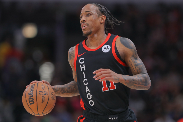 德罗赞率领公牛击败老鹰成功晋级NBA附加赛