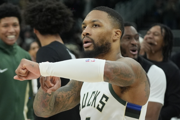 利拉德狂砍35分创纪录助雄鹿半场领先步行者