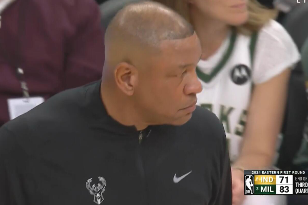 雄鹿遭步行者逆袭威胁：利拉德第三节被包夹得分停滞