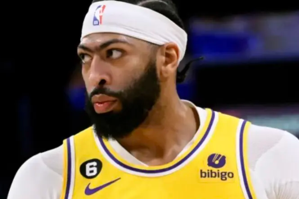 戴维斯32分未能力挽狂澜湖人遭遇掘金击败