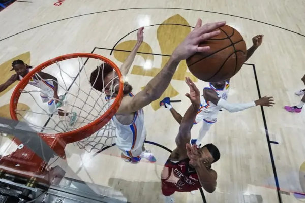 霍姆格伦深耕防守助雷霆强势击败鹈鹕