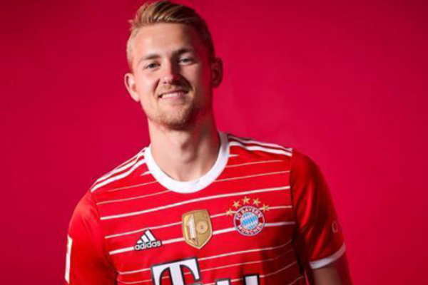 德利赫特的球衣号码是几号？